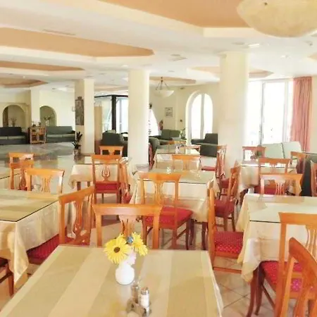 Petros Hotel 3*